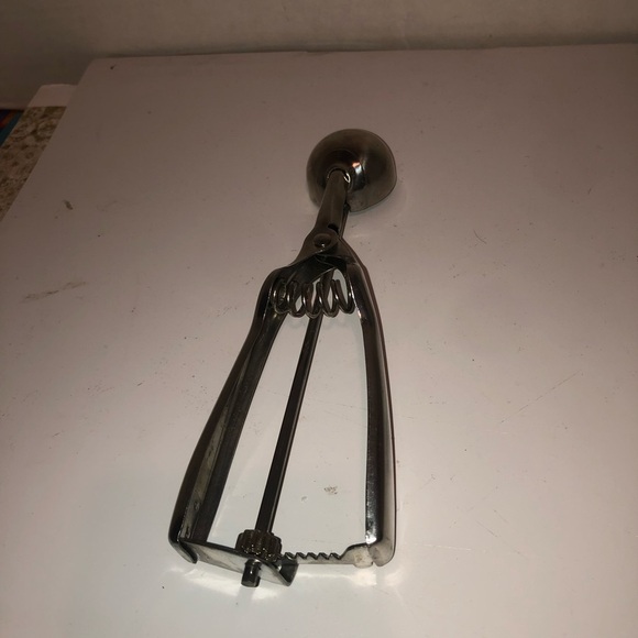 Vintage stainless steel  Ice Cream Scoop- for those warm summer days -used - Picture 10 of 11